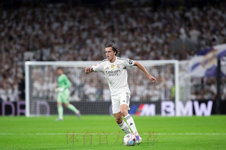 马卡:皇马与25岁迪亚斯达成续约协议 近期官宣 马卡:皇马与25岁迪亚斯达成续约协议 近期官宣